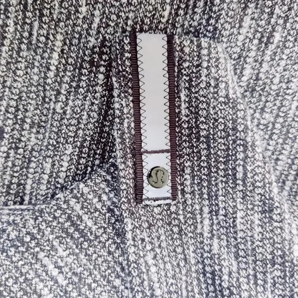 lululemon grey snap side vinyasa scarf - Picture 2 of 10